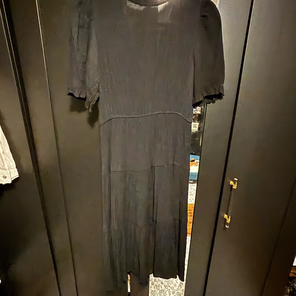 Sweet Wanderer Black Tiered Midi Dress with Short Sleeves